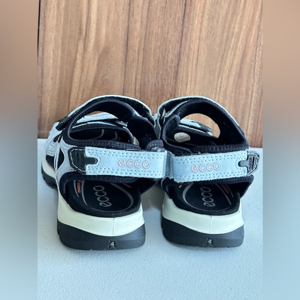 ECCO
Women's Nubuck Outdoor Sandal Size 4-4.5 - Picture 9 of 13